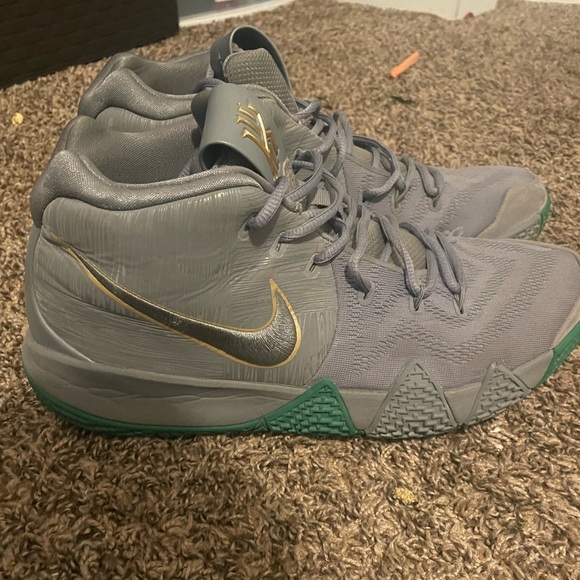 Nike Kyrie 4 " City Guardian " - Picture 1 of 6